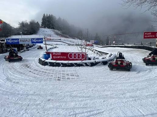 Kart sulla pista innevata Ice Racing Kart di Andalo